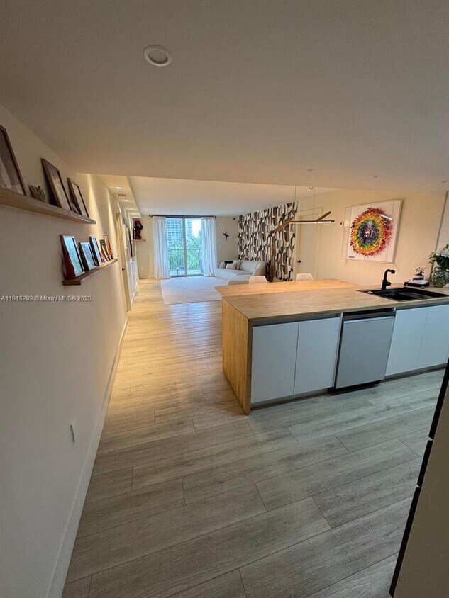 Foto principal - 210 Sea View Dr