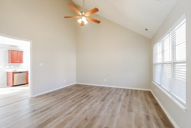 Building Photo - 258 Amir Cir