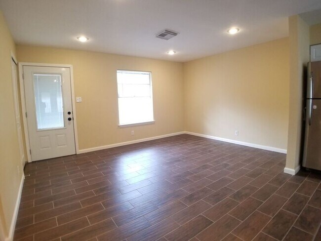Building Photo - 1007 Boling Brook St