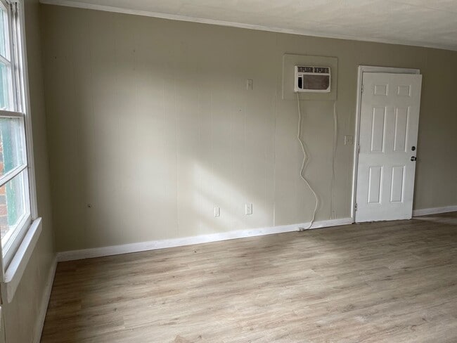 Building Photo - 1360