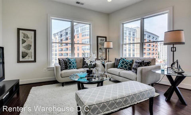 Building Photo - 1107 S Walter Reed Dr