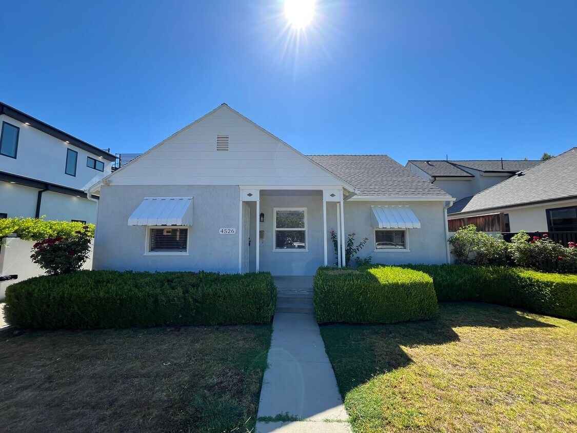 Primary Photo - AVAILABLE NOW! 3+2 w/bonus room + applianc...