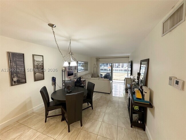 Foto del edificio - 450 Paradise Isle Blvd