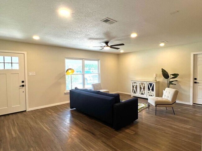 Building Photo - 3615 Electra Dr