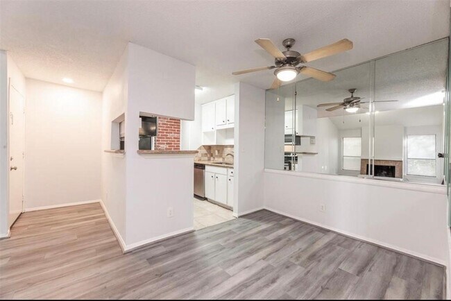 Building Photo - 10047 Westpark Dr