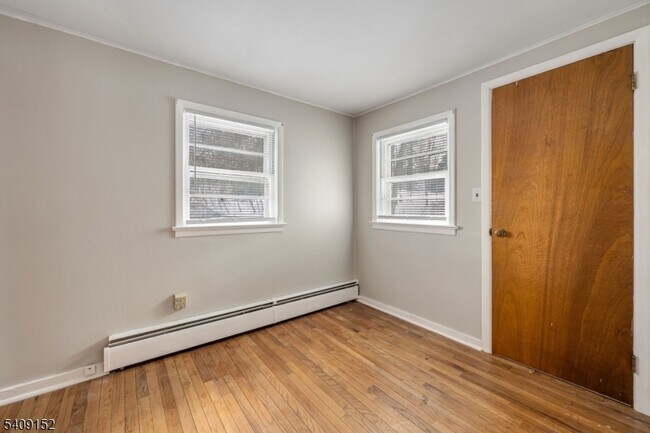 Foto del edificio - 47 Eugene Rd