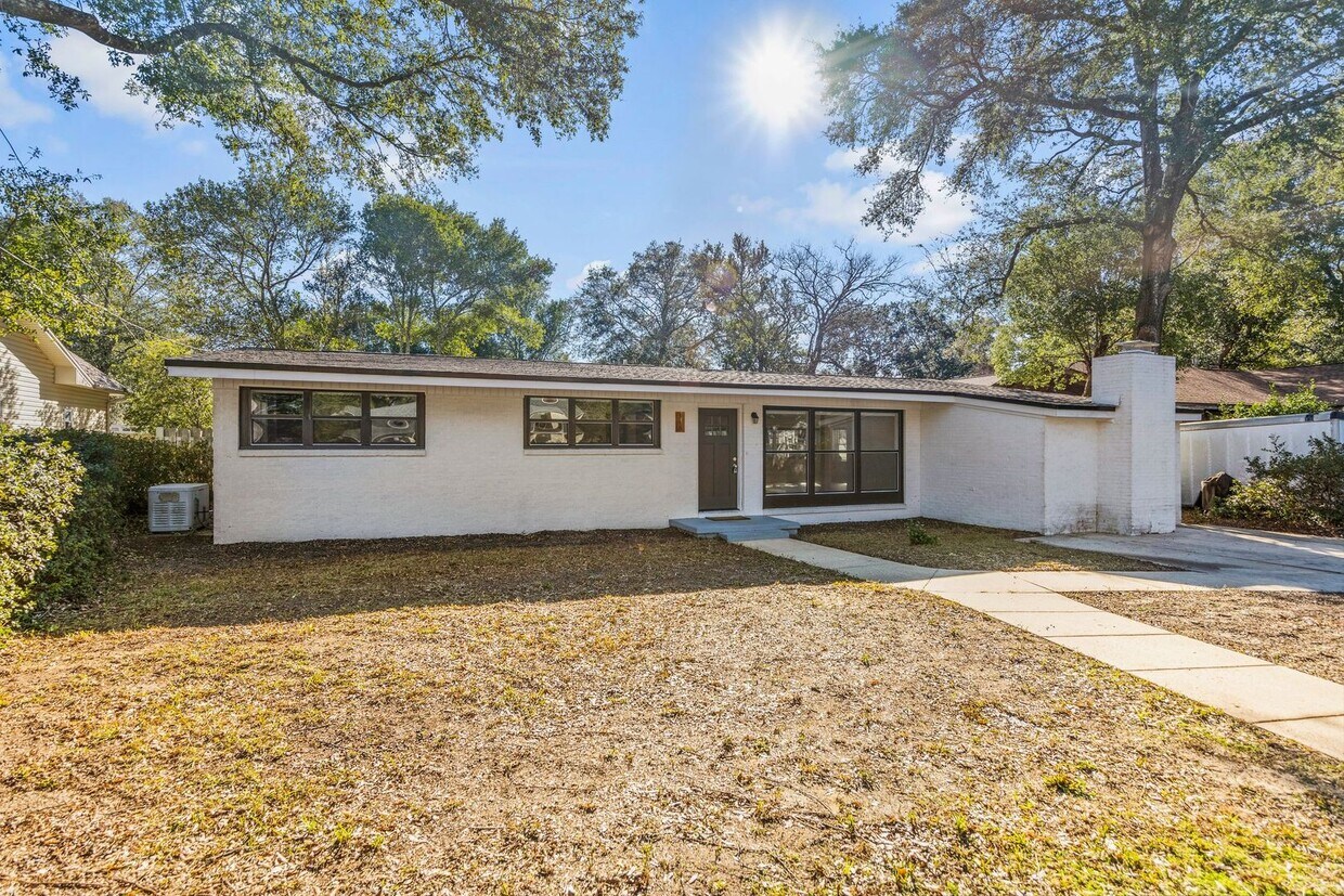 345 Chicago Ave, Valparaiso, FL 32580 House Rental in Valparaiso, FL