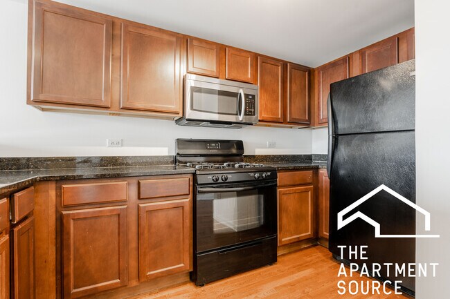 Foto del edificio - 4217 W Irving Park Rd