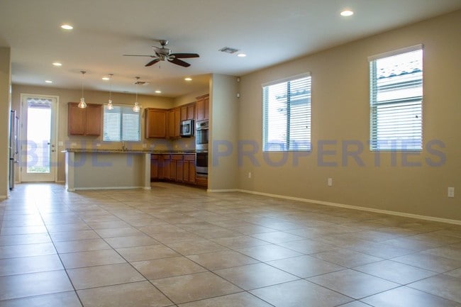 Building Photo - Beautiful Home Right Off TWIN PEAKS