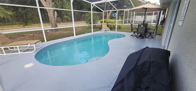 Building Photo - 730 Pine Cone Dr