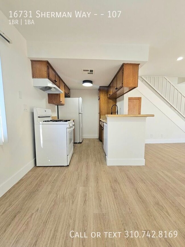 Foto del edificio - 16731 Sherman Way