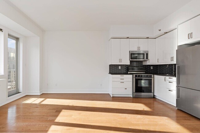 Building Photo - 100 Maspeth Ave