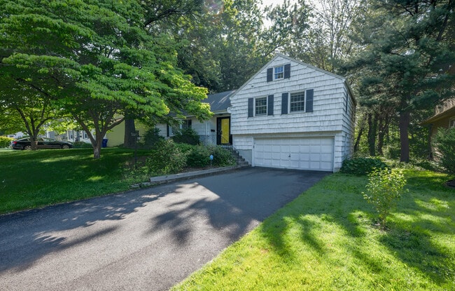 Building Photo - 135 Brookside Rd