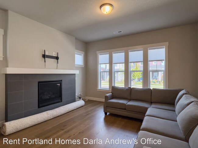 Building Photo - 3 br, 2.5 bath House - 7002 SE Genrosa Street