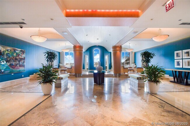 Building Photo - 888 Brickell Key Dr