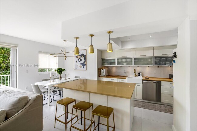 Foto del edificio - 50 Ocean Ln Dr