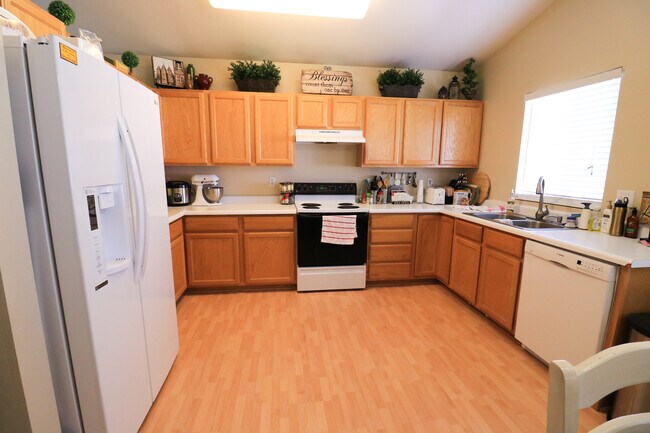Kitchen - 14343 S Bridgefield Dr House