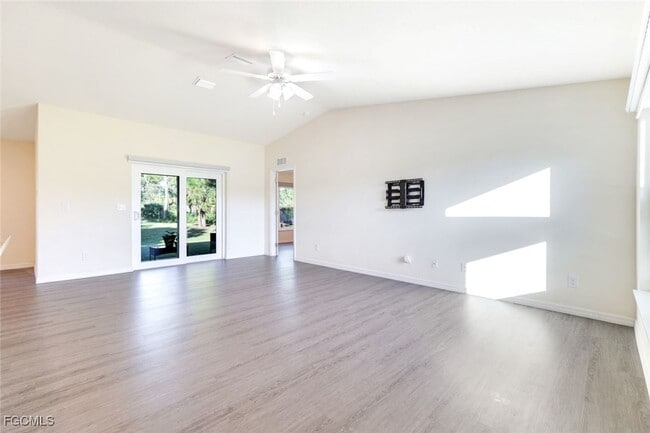 Foto del edificio - 5038 Tradewinds Cir