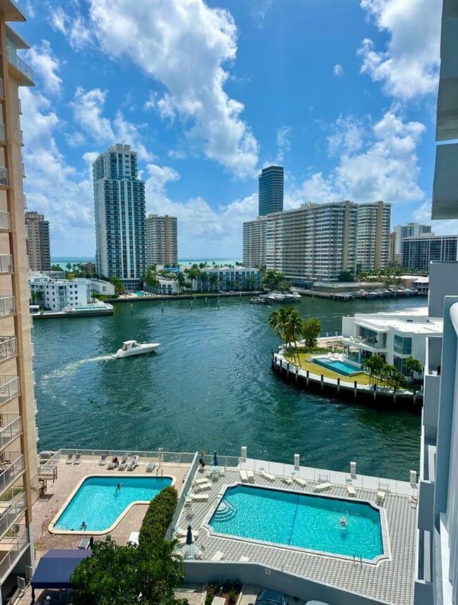 Foto del edificio - 137 Golden Isles Dr