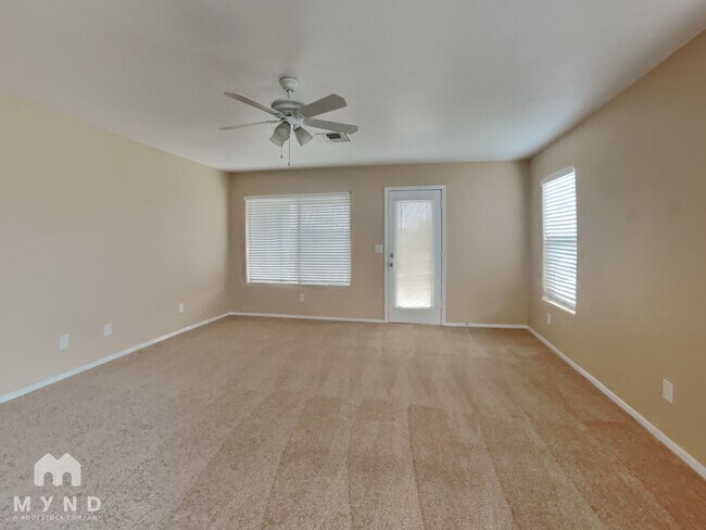 Foto del edificio - 611 E Pacific Dr