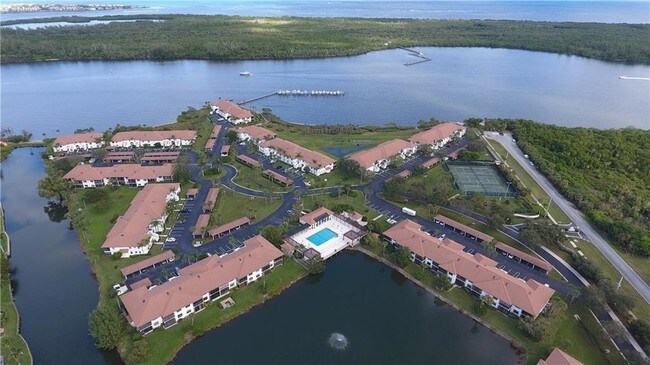 Foto del edificio - 6102 SE Landing Way