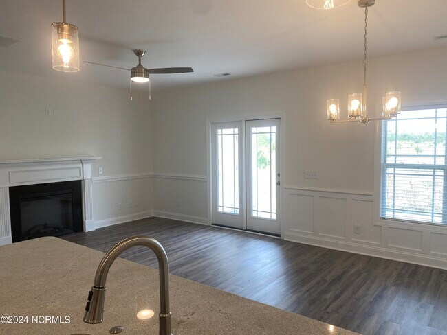 Building Photo - 4511 Laurel Rdg Dr