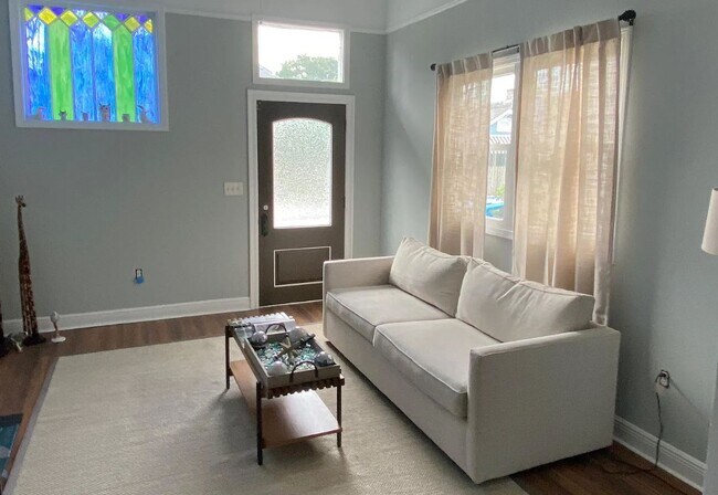 Foto del edificio - 619 N Hennessey St