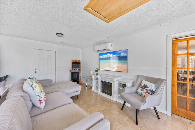 Building Photo - 1795 Dogwood Dr