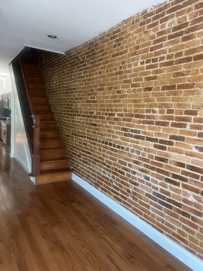 Building Photo - 422 N Collington Ave