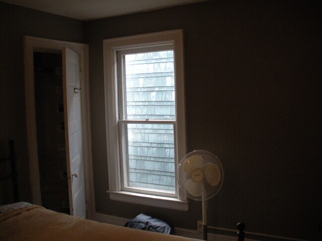 Middle Bedroom - 124 Greenfield St
