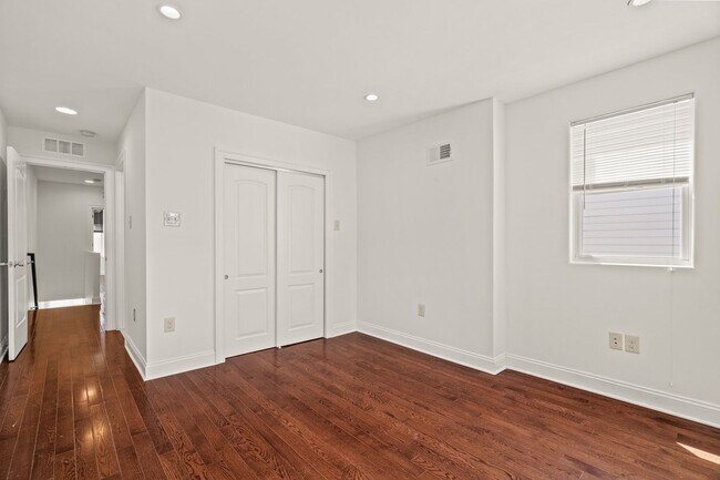 Building Photo - Point Breeze 3 Bedroom