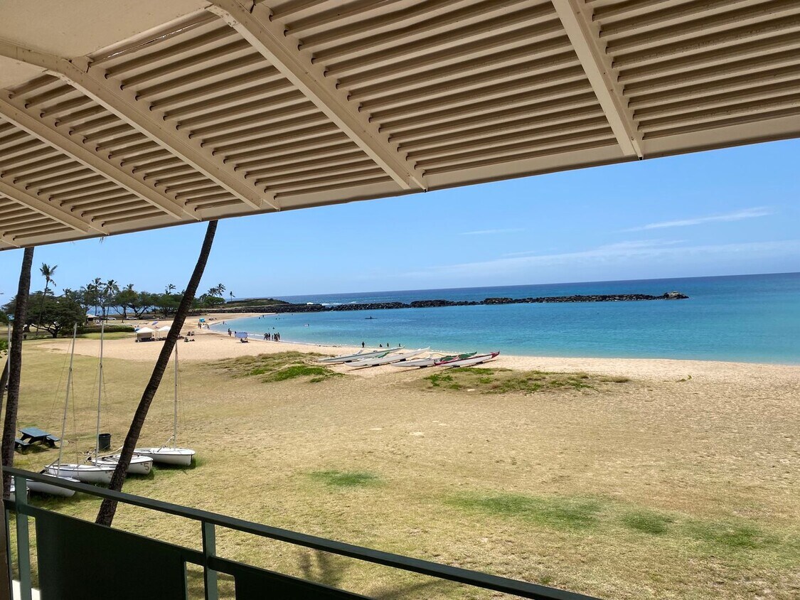 Building Photo - Pokai Bay Cabanas Studio