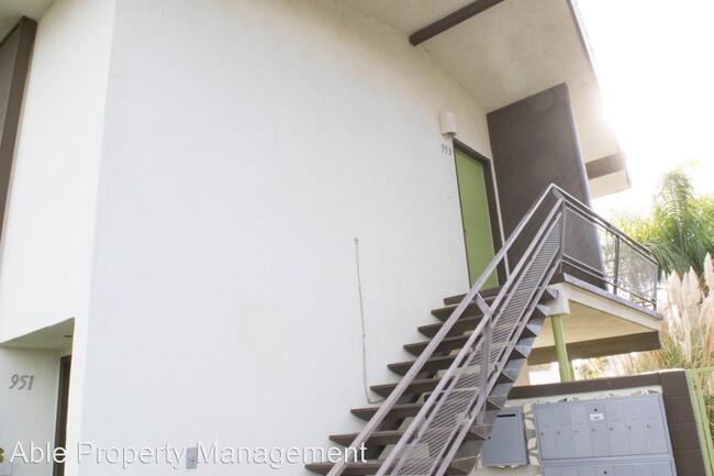 Building Photo - 945-955 Panorama Dr