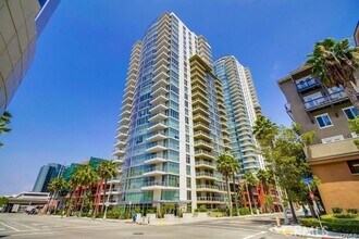 Building Photo - 411 W Seaside Way