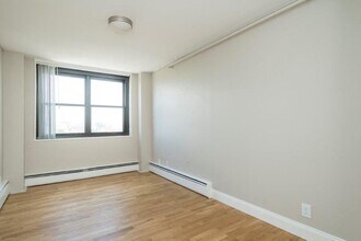 Interior Photo - 1410 Columbia