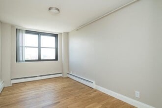 Interior Photo - 1410 Columbia