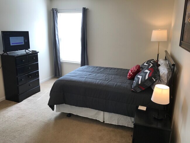 bedroom for rent - 305 Dads Way