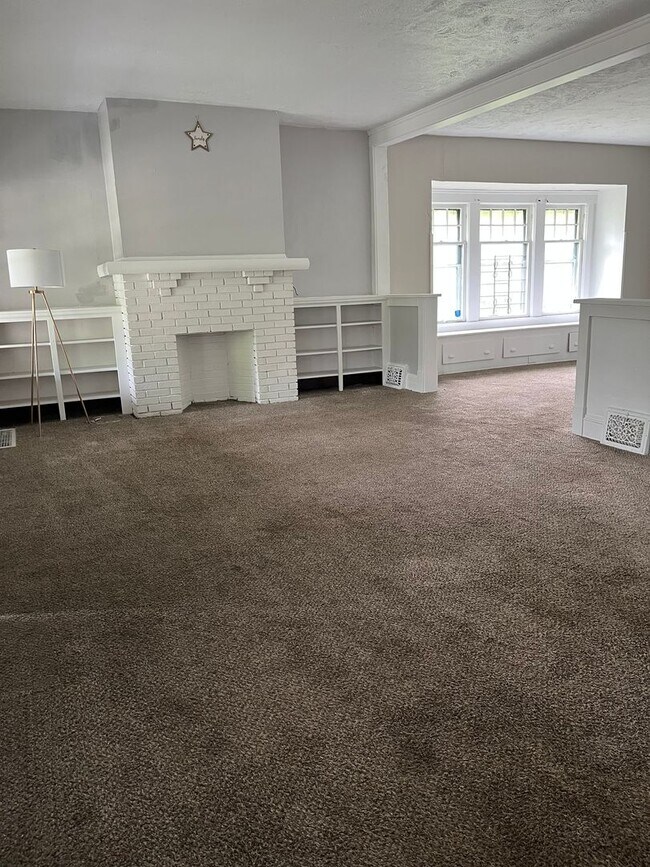 Foto del edificio - Section 8 Welcomed! Charming 3-bedroom hom...