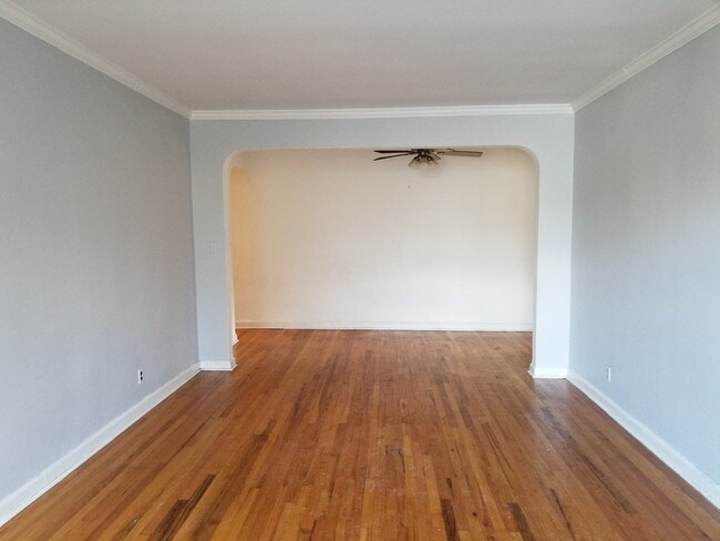 Building Photo - 920 Pelhamdale Ave