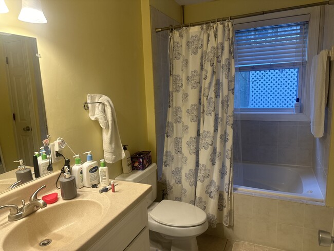 Building Photo - 137 Calumet St