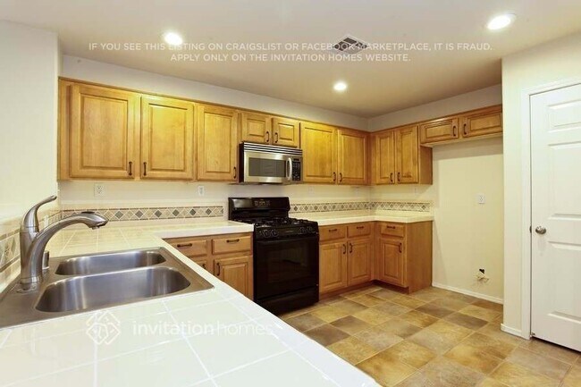 Foto del edificio - 9048 Starling Wing Pl
