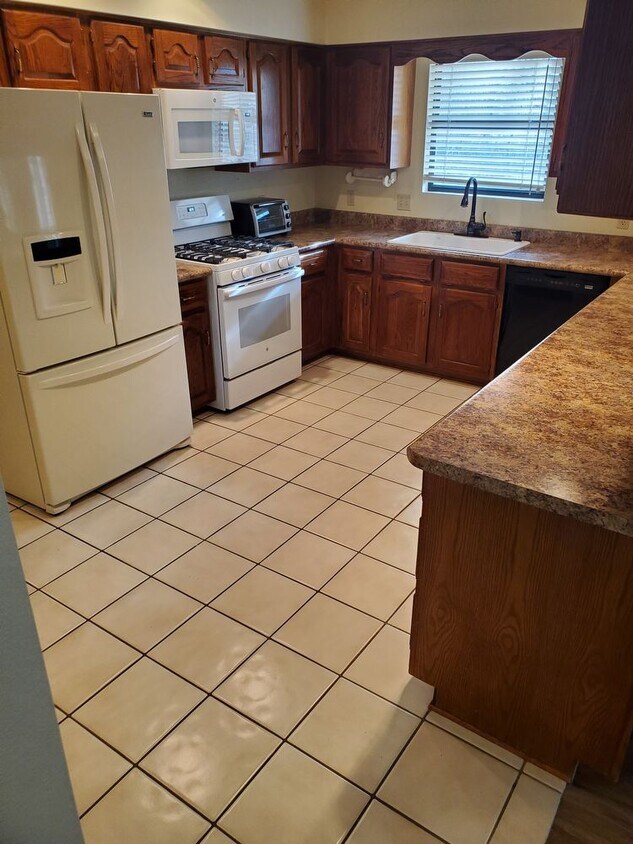 Building Photo - Tanglewood Hills Condo