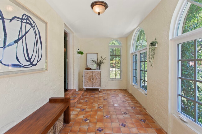 Building Photo - 604 Alcazar Ave