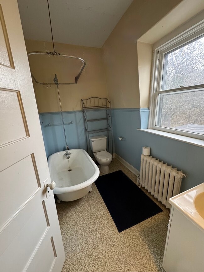 Foto del edificio - 401 Maple Ave Utilities Included