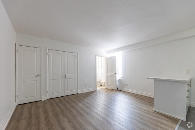 CACHET - 374 pi² - Salon - 1065 Eglinton