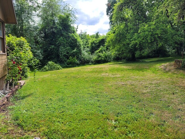 Photo - Lewis & Clark Graduate/Law Students ONLY Apartment