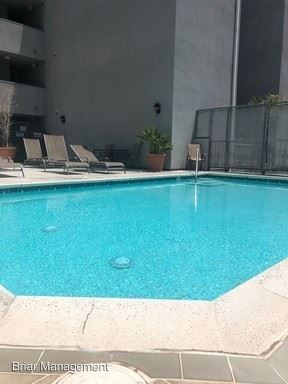 Foto del edificio - 1425 N Sierra Bonita Ave