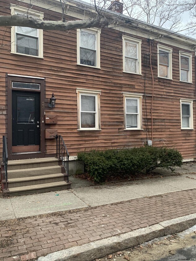 Primary Photo - 33 Myrtle Ave