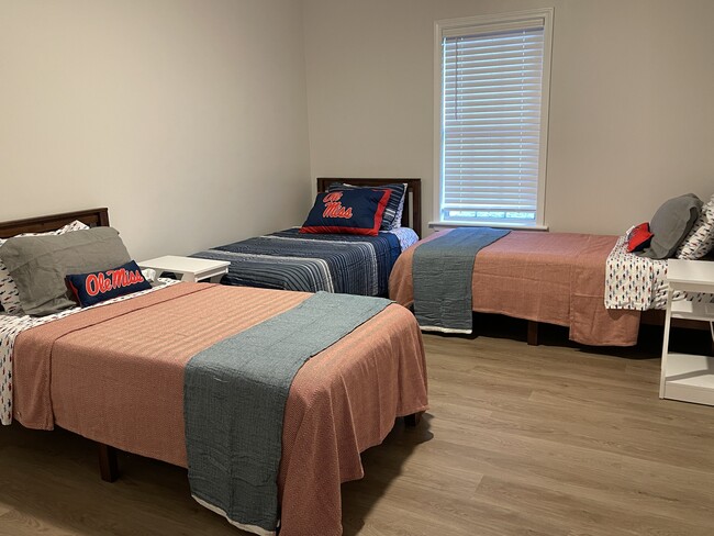 Building Photo - 106 Morgan Ln