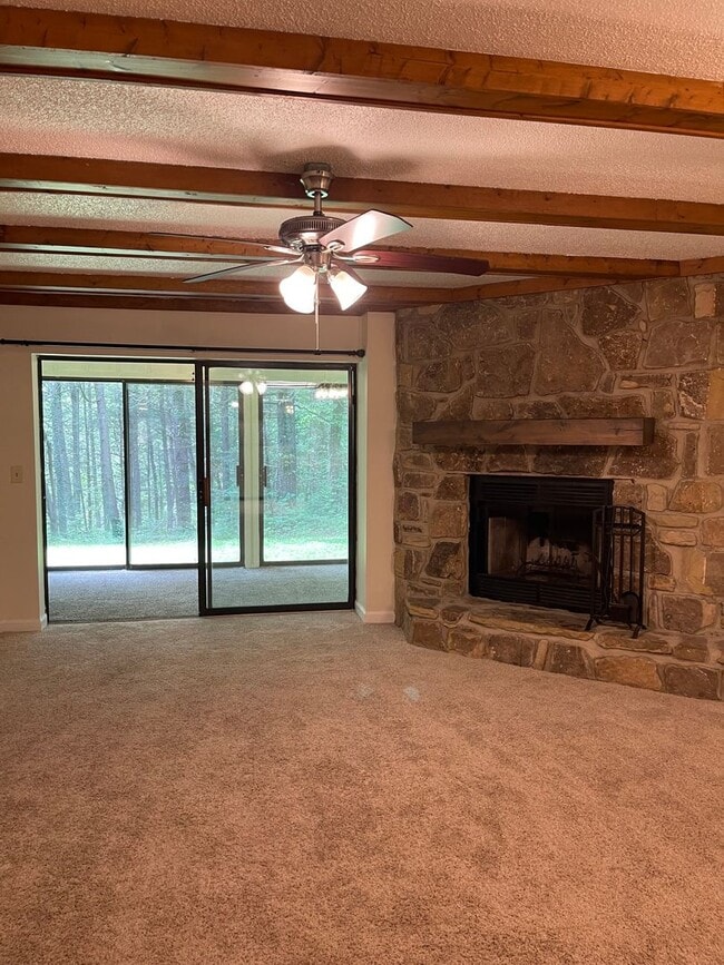 Building Photo - COZY & CONVENIENT!!!!